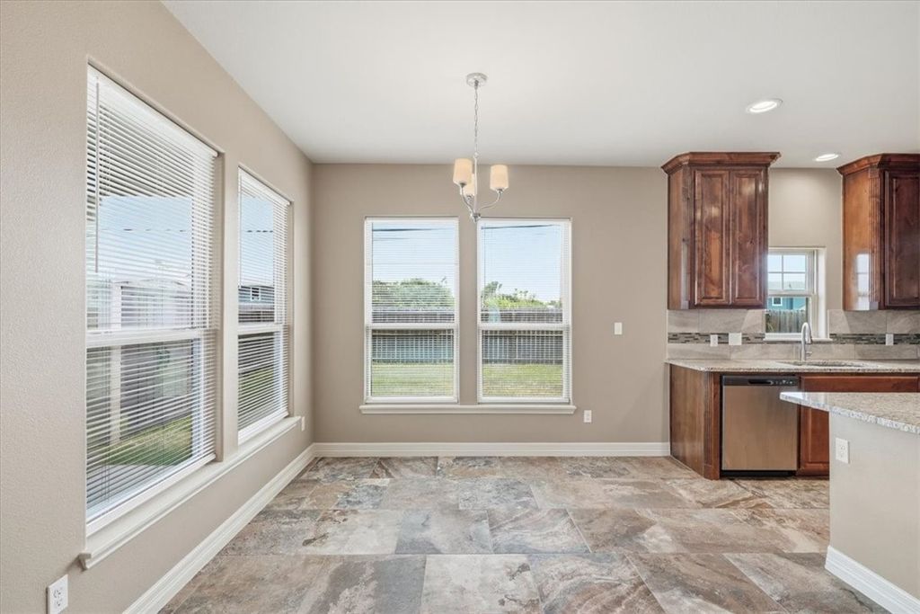 207 Bismarck Palm Cir, Portland, TX 78374 — photo 5