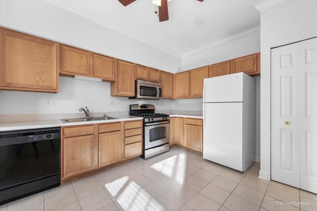 827 Riding Lane 827, St. Charles, IL 60174