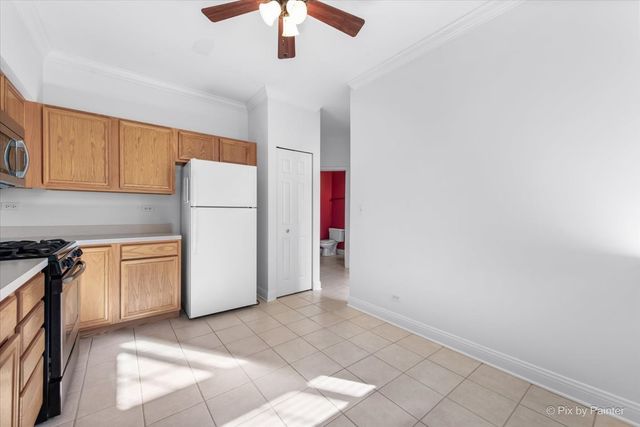 827 Riding Lane 827, St. Charles, IL 60174