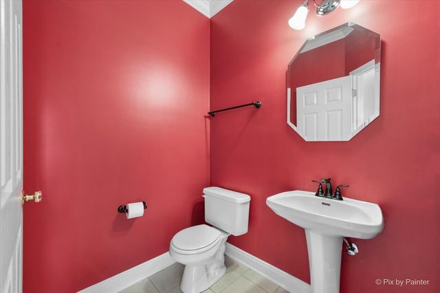 827 Riding Lane 827, St. Charles, IL 60174