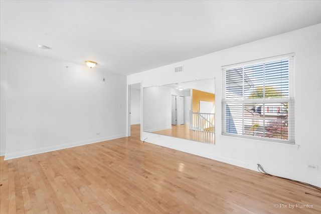 827 Riding Lane 827, St. Charles, IL 60174