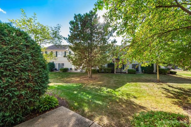 827 Riding Lane 827, St. Charles, IL 60174