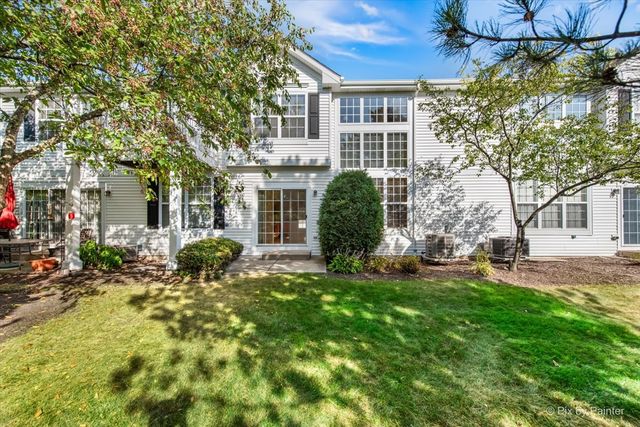 827 Riding Lane 827, St. Charles, IL 60174