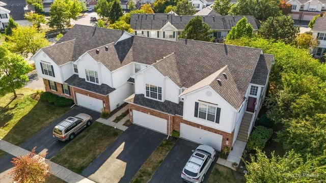 827 Riding Lane 827, St. Charles, IL 60174