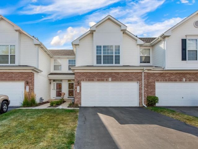827 Riding Lane 827, St. Charles, IL 60174