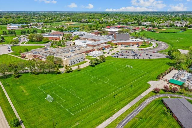 827 Riding Lane 827, St. Charles, IL 60174