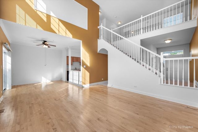 827 Riding Lane 827, St. Charles, IL 60174