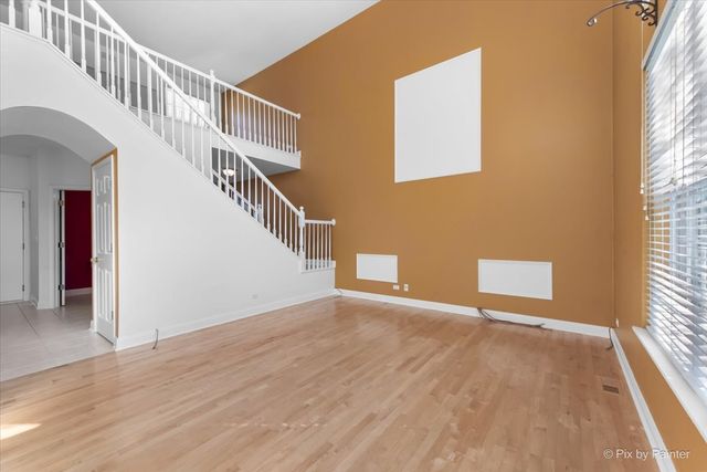 827 Riding Lane 827, St. Charles, IL 60174