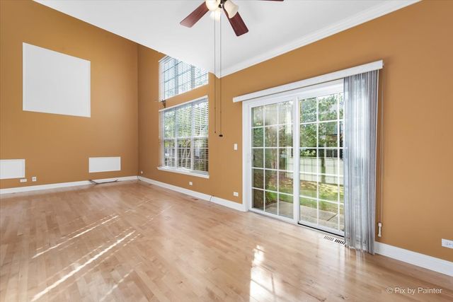 827 Riding Lane 827, St. Charles, IL 60174