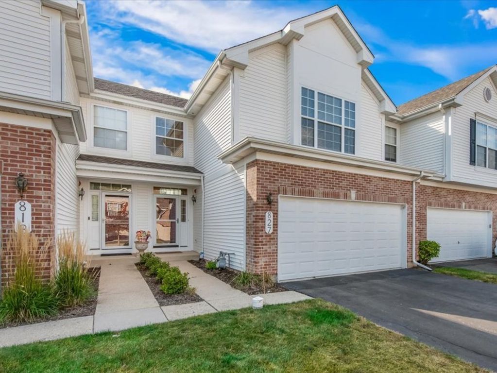 827 Riding Lane 827, St. Charles, IL 60174