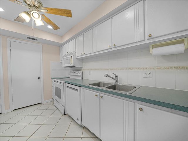 1130 N LAKE PARKER AVENUE A308, Lakeland, FL 33805