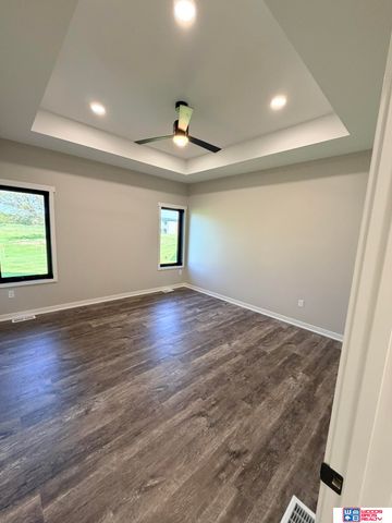 6674 Shadow Ridge Place, Columbus, NE 68601