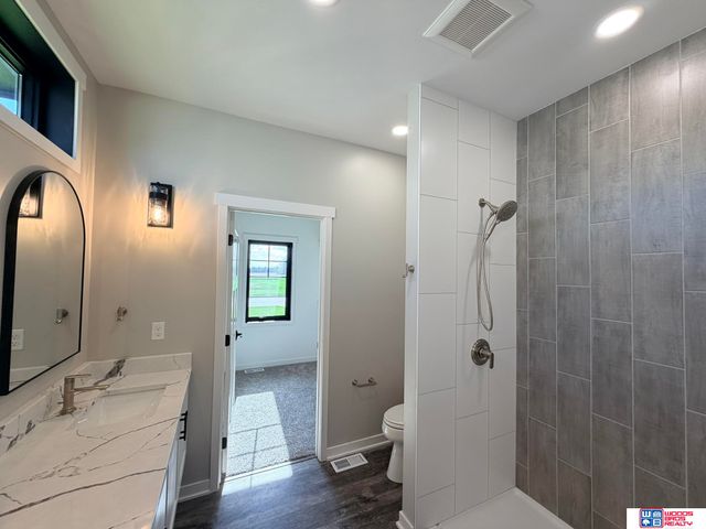 6674 Shadow Ridge Place, Columbus, NE 68601