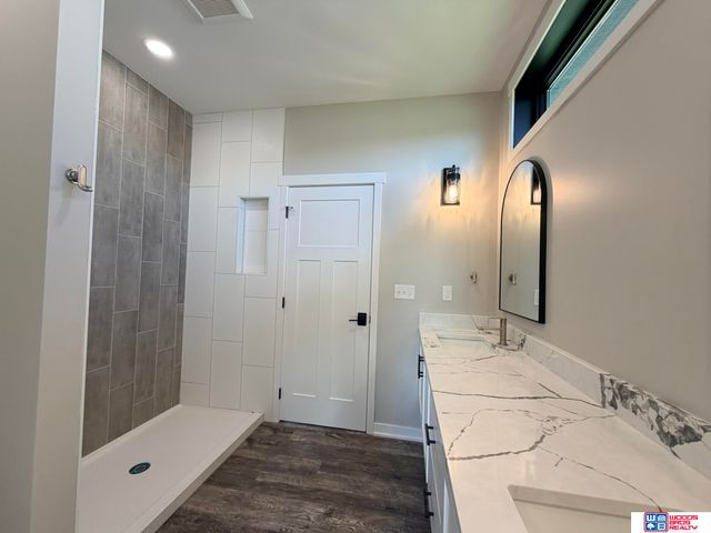 6674 Shadow Ridge Place, Columbus, NE 68601