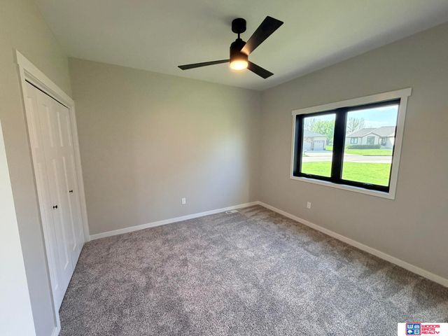 6674 Shadow Ridge Place, Columbus, NE 68601