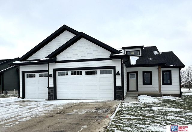 6674 Shadow Ridge Place, Columbus, NE 68601