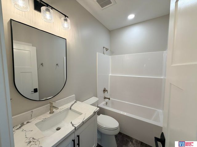 6674 Shadow Ridge Place, Columbus, NE 68601