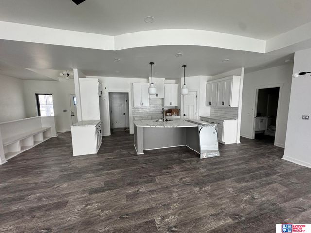 6674 Shadow Ridge Place, Columbus, NE 68601