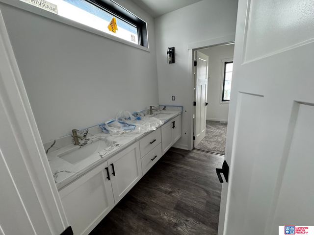 6674 Shadow Ridge Place, Columbus, NE 68601