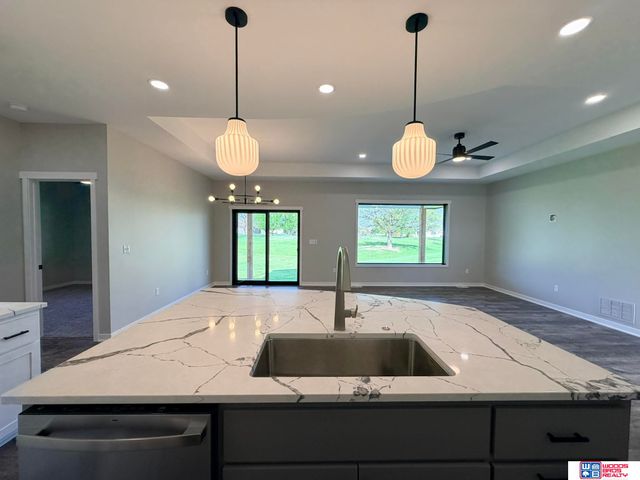 6674 Shadow Ridge Place, Columbus, NE 68601