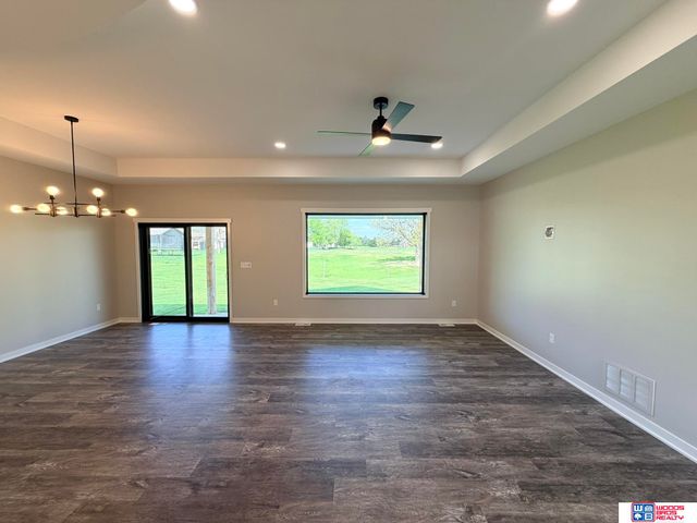 6674 Shadow Ridge Place, Columbus, NE 68601