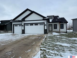 6674 Shadow Ridge Place, Columbus, NE 68601