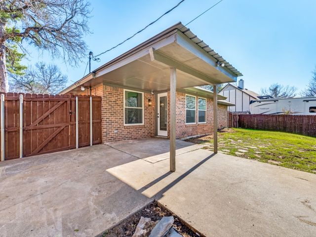 205 Laurel Street, Mansfield, TX 76063