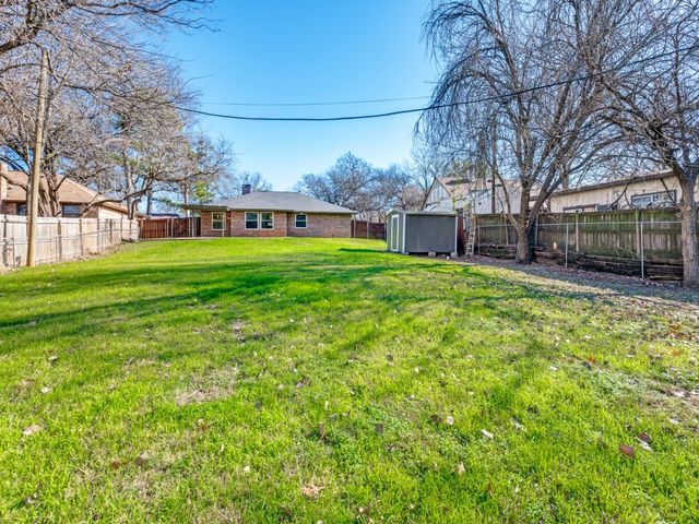 205 Laurel Street, Mansfield, TX 76063