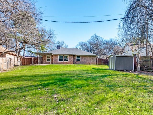 205 Laurel Street, Mansfield, TX 76063