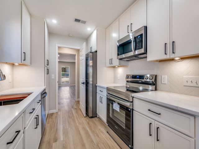 205 Laurel Street, Mansfield, TX 76063