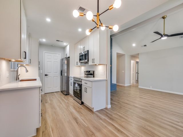 205 Laurel Street, Mansfield, TX 76063