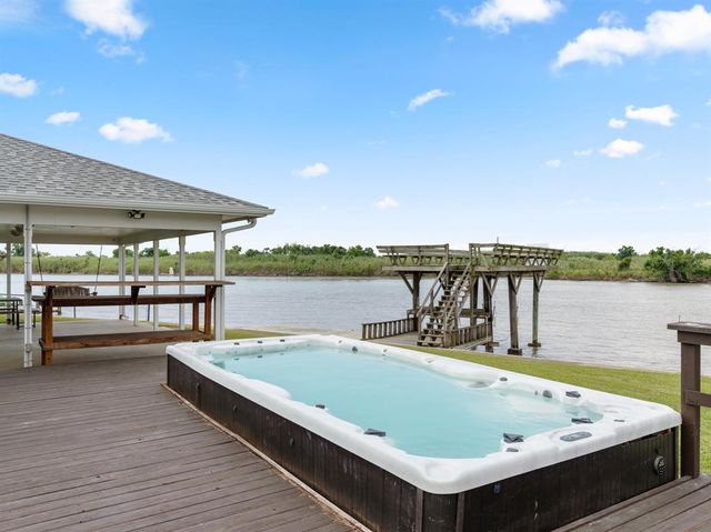 779 County Road 257, Matagorda, TX 77457