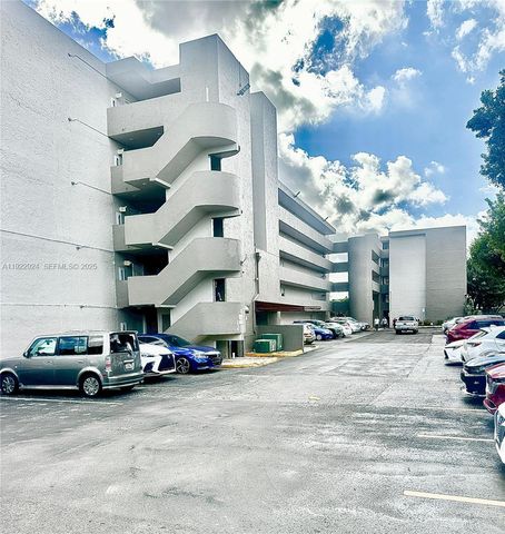 854 NW 87th Ave 504, Miami, FL 33172