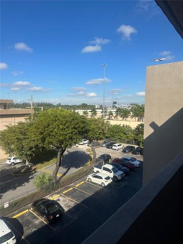854 NW 87th Ave 504, Miami, FL 33172
