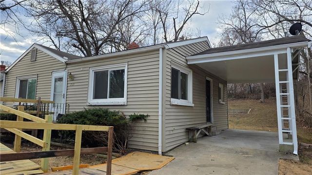 2121 E 77th Terrace, Kansas City, MO 64132