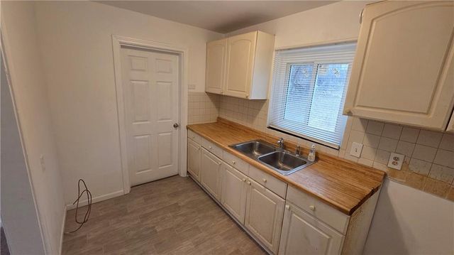 2121 E 77th Terrace, Kansas City, MO 64132