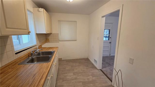 2121 E 77th Terrace, Kansas City, MO 64132