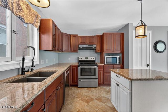 211 N 5th Avenue, Mechanicville, NY 12118