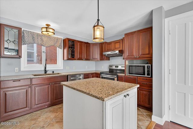 211 N 5th Avenue, Mechanicville, NY 12118