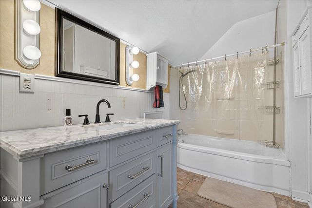 211 N 5th Avenue, Mechanicville, NY 12118