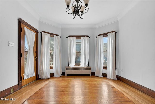 211 N 5th Avenue, Mechanicville, NY 12118