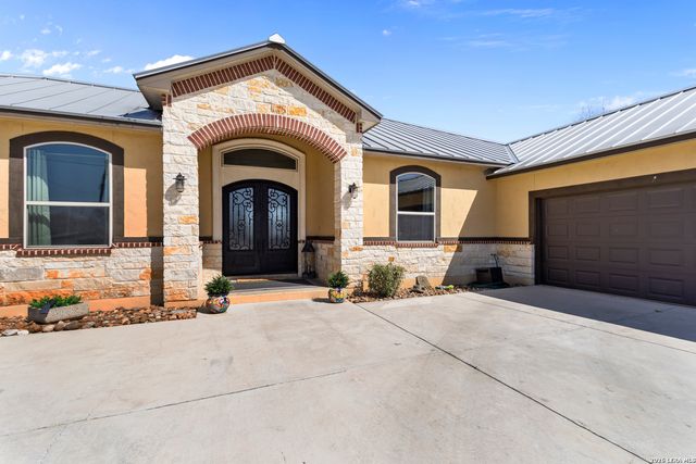 109 Colibro Creek, La Vernia, TX 78121