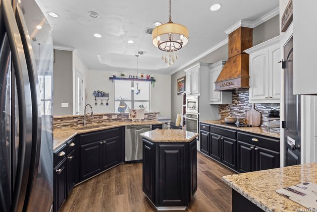 109 Colibro Creek, La Vernia, TX 78121