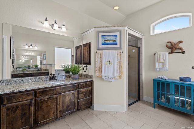 109 Colibro Creek, La Vernia, TX 78121