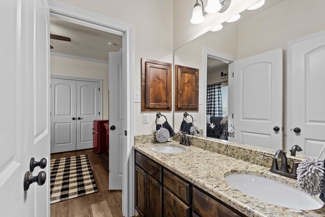 109 Colibro Creek, La Vernia, TX 78121