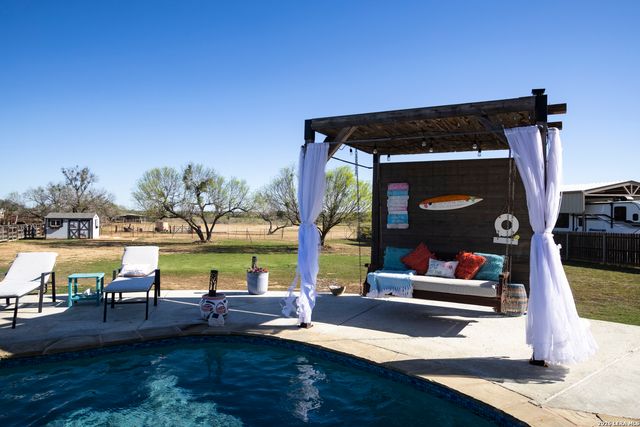 109 Colibro Creek, La Vernia, TX 78121