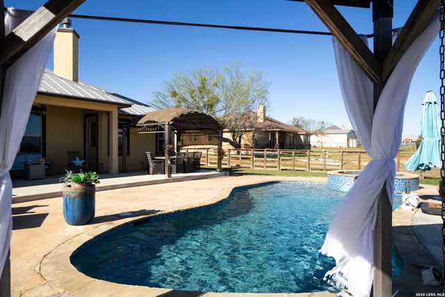 109 Colibro Creek, La Vernia, TX 78121