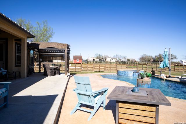 109 Colibro Creek, La Vernia, TX 78121