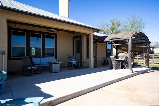 109 Colibro Creek, La Vernia, TX 78121