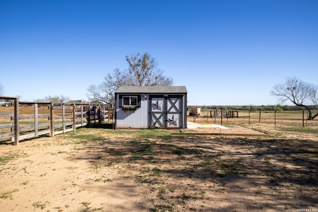 109 Colibro Creek, La Vernia, TX 78121